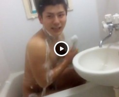 【Vine動画】シャワーを浴びるイケメンのペニスが石鹸まみれでばっちり見えちゃってる件ｗｗ