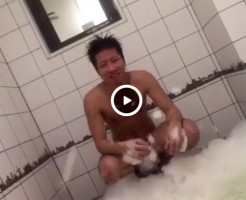 【Vine動画】筋肉系男子が泡風呂の泡でペニスを隠してチン毛だけがスケスケにｗｗｗ