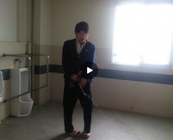 【Vine動画】男子高校生が学校のトイレで放尿！おい、そこには便器がないんだけど…！？ｗ