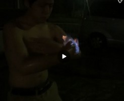 【Vine動画】火拳に失敗した上半身裸の筋肉系イケメン…炎に包まれあっちっち！ｗｗ