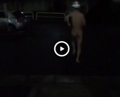 【Vine動画】夜中のキツすぎる罰ゲーム！ヘルメットのみで素っ裸になって露出した結果ｗ