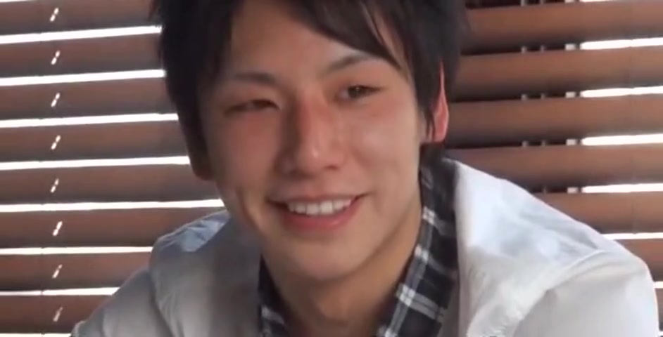 【ゲイ動画】ＳＳＲ級なスジ筋ノンケイケメンのアナルへ電マ責めし、フル勃起した巨根を手コキとフェラでイカせる！