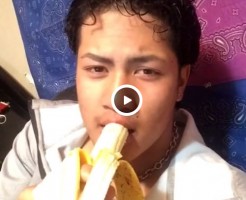 【Vine動画】イケメン男子がバナナでイマラチオを披露！むせ方が妙にリアルすぎる件ｗ